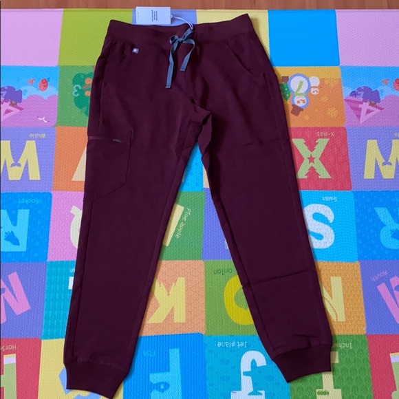 Figs Scrub Set (Burgundy) - Picture 4 of 5